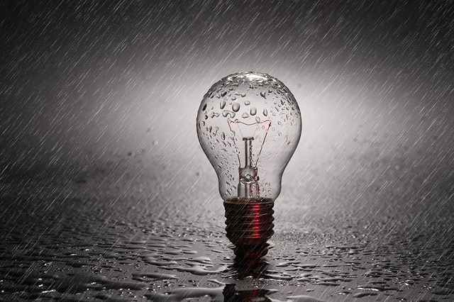 lamp-4132615_640 - Image by Mari Ana from Pixabay